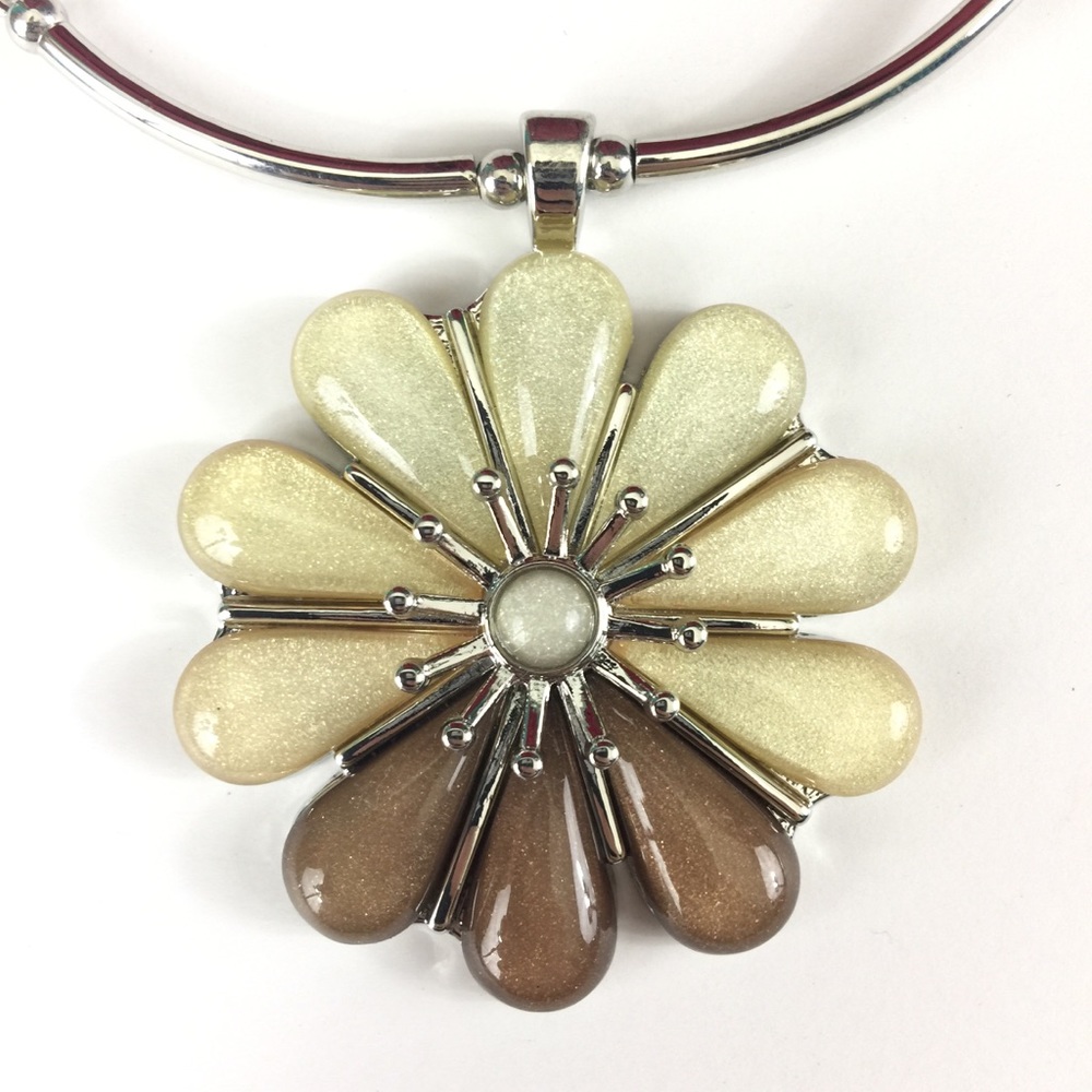 New York & Company Flower Pendant Necklace NWT